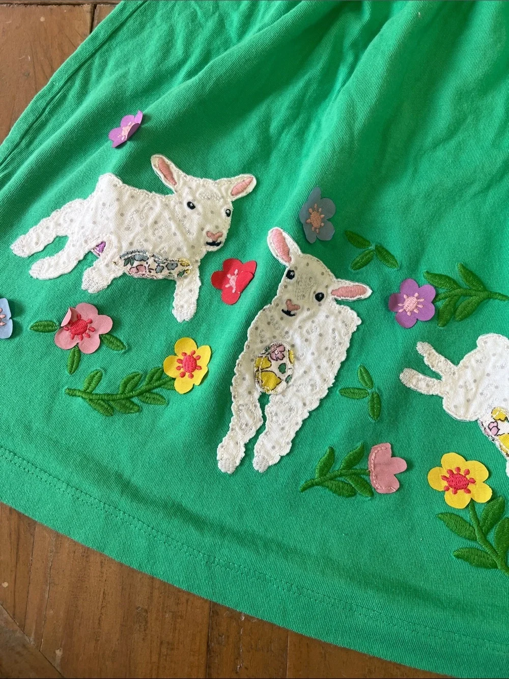 Mini Boden lamb floral appliqué green dress 5-6 years